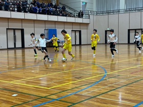 �������i